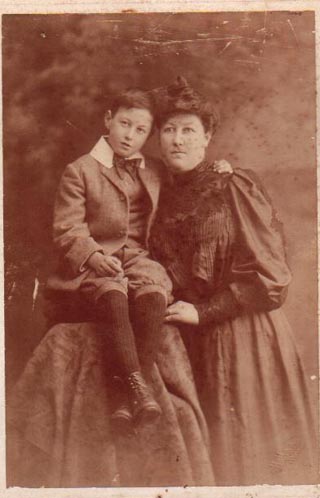 Robert Deane Stanley Klaus with his mother Catherine Amelia Persse Onge